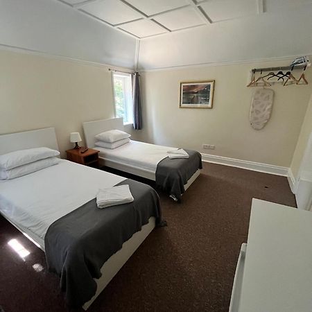 The Admirals Inn Guest House Bracknell Esterno foto