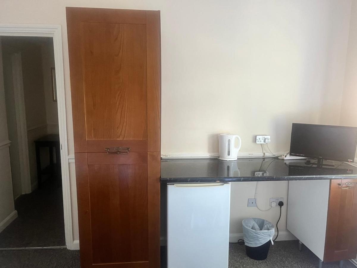 The Admirals Inn Guest House Bracknell Esterno foto