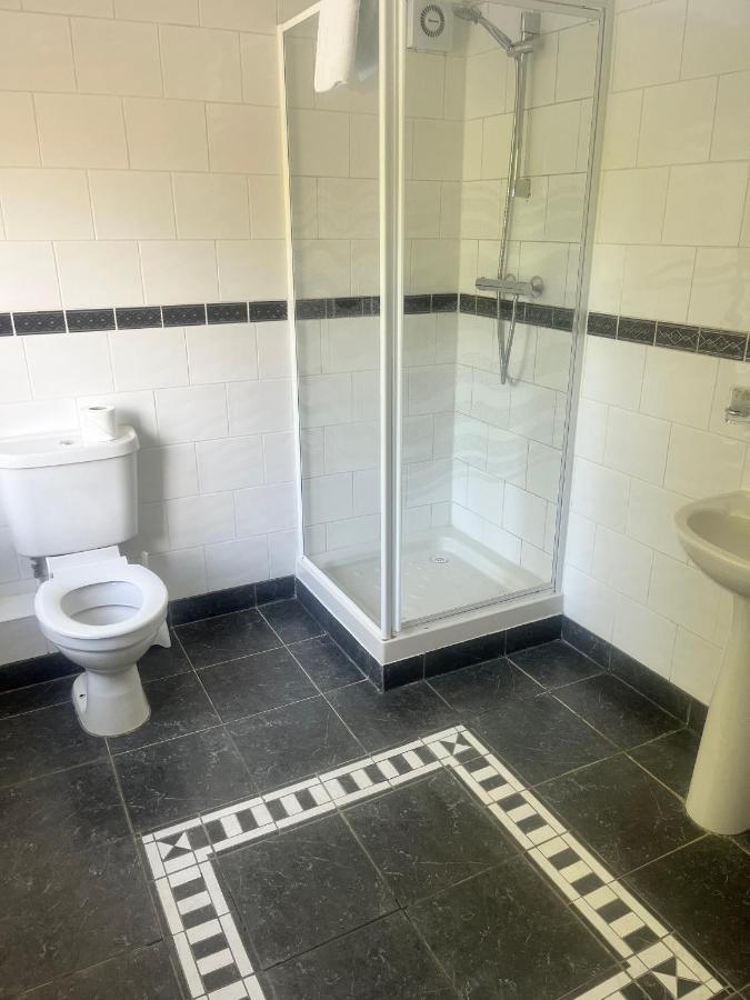 The Admirals Inn Guest House Bracknell Esterno foto