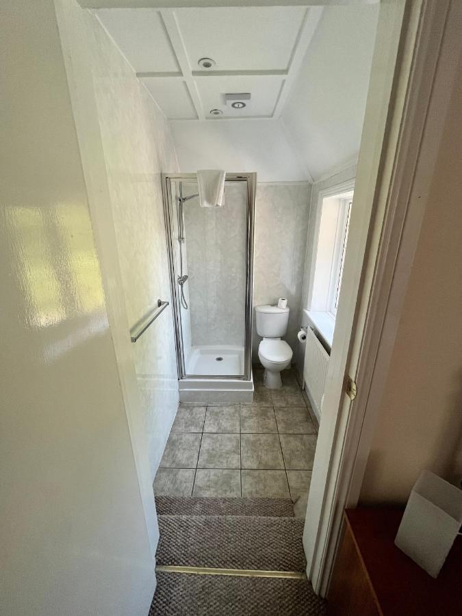 The Admirals Inn Guest House Bracknell Esterno foto