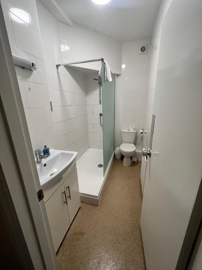 The Admirals Inn Guest House Bracknell Esterno foto
