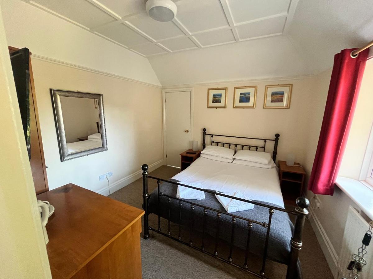 The Admirals Inn Guest House Bracknell Esterno foto