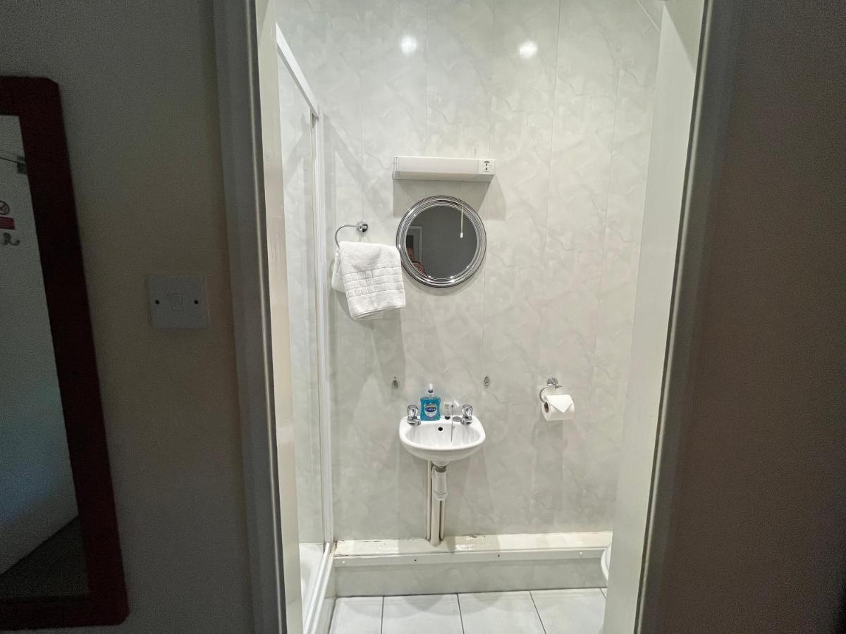 The Admirals Inn Guest House Bracknell Esterno foto