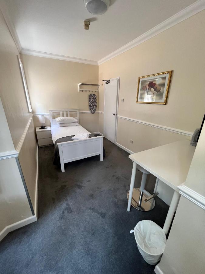 The Admirals Inn Guest House Bracknell Esterno foto
