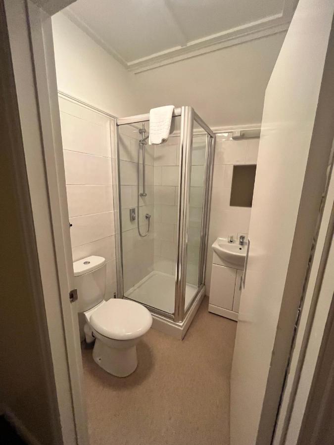 The Admirals Inn Guest House Bracknell Esterno foto