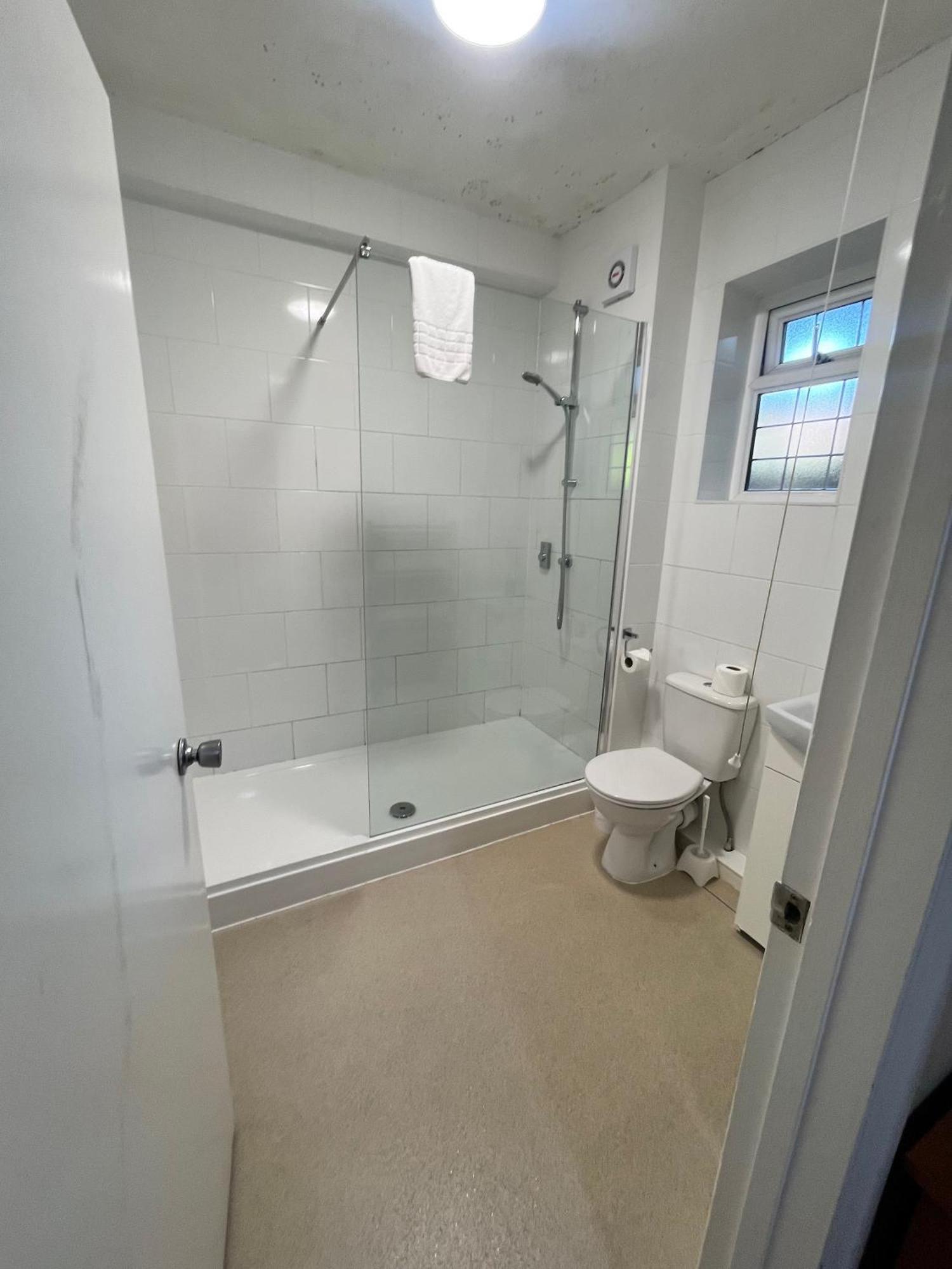 The Admirals Inn Guest House Bracknell Esterno foto